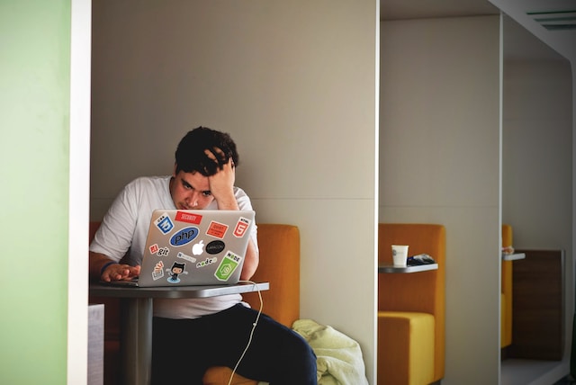 Student at the laptop
